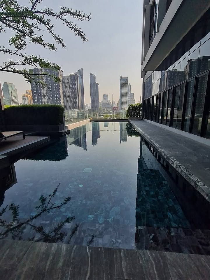 คอนโดชีวาทัยเรสซิเด้นท์อโศก ชั้น 10 ห้อง 35 ตรม. แบบ Duplex high ceiling 4.5 เมตร ขาย 4.5 ล้านบาท / ให้เช่า 25,000 บาทต่อเดือน