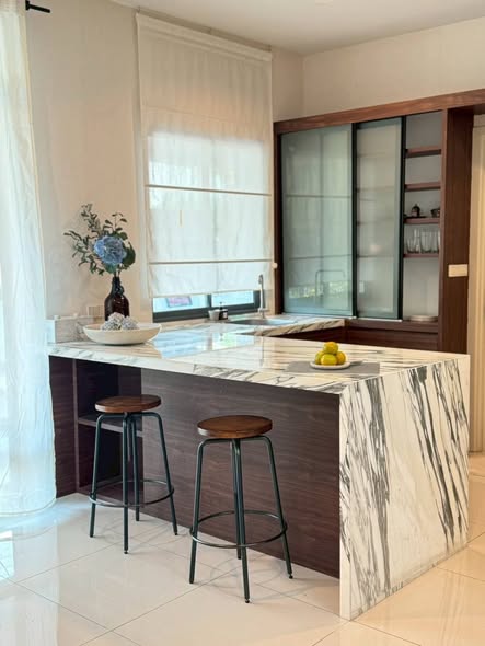 THE PALM พัฒนาการ แบบบ้าน Majestic 🏡 บ้านหรู ตกแต่งด้วยผนังหินอ่อนแท้ และเฟอร์นิเจอร์หินอ่อน พร้อม Built-In ครบครัน 