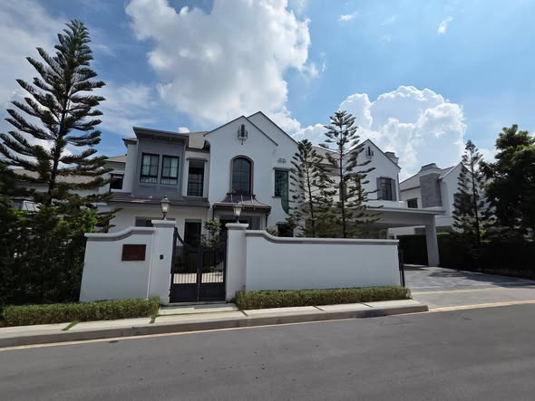 NANTAWAN Rama 9 – Krungthep Kreetha (New Cut Road) Luxury Show Home | Ready to Move In