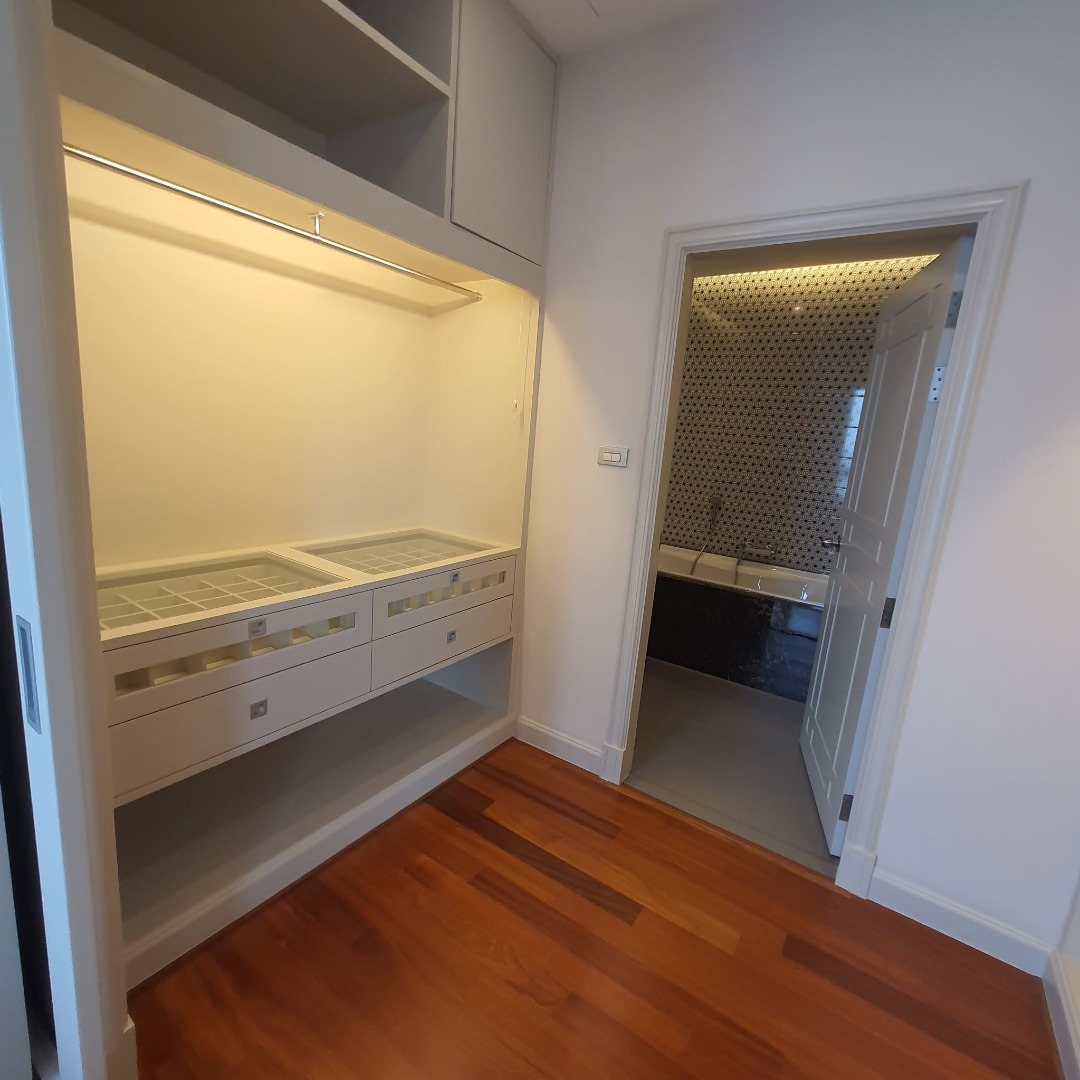 ห้องพักสุดหรู Penthouse Duplex 2 ชั้น ที่ The Four Wings Residence Srinakarin
