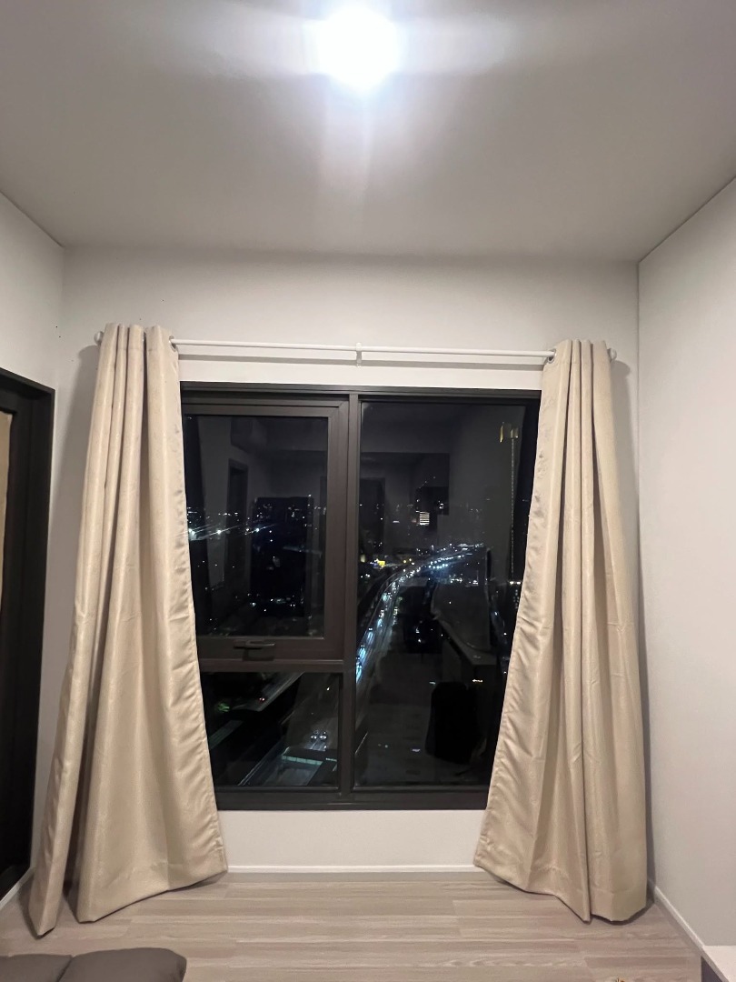 1-bedroom ชั้น 25 ห้องใหม่ 0 เมตรจากบีทีเอส พร้อมเข้าอยู่ / One-bedroom 25th floor, direct access BTS (6 stations from Sathorn)