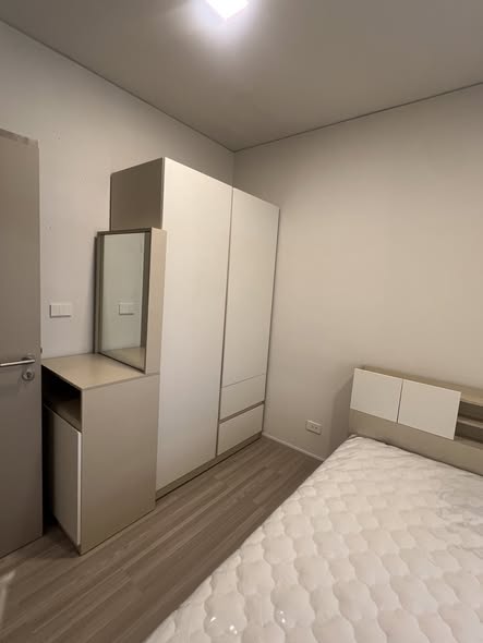 1-bedroom ชั้น 25 ห้องใหม่ 0 เมตรจากบีทีเอส พร้อมเข้าอยู่ / One-bedroom 25th floor, direct access BTS (6 stations from Sathorn)