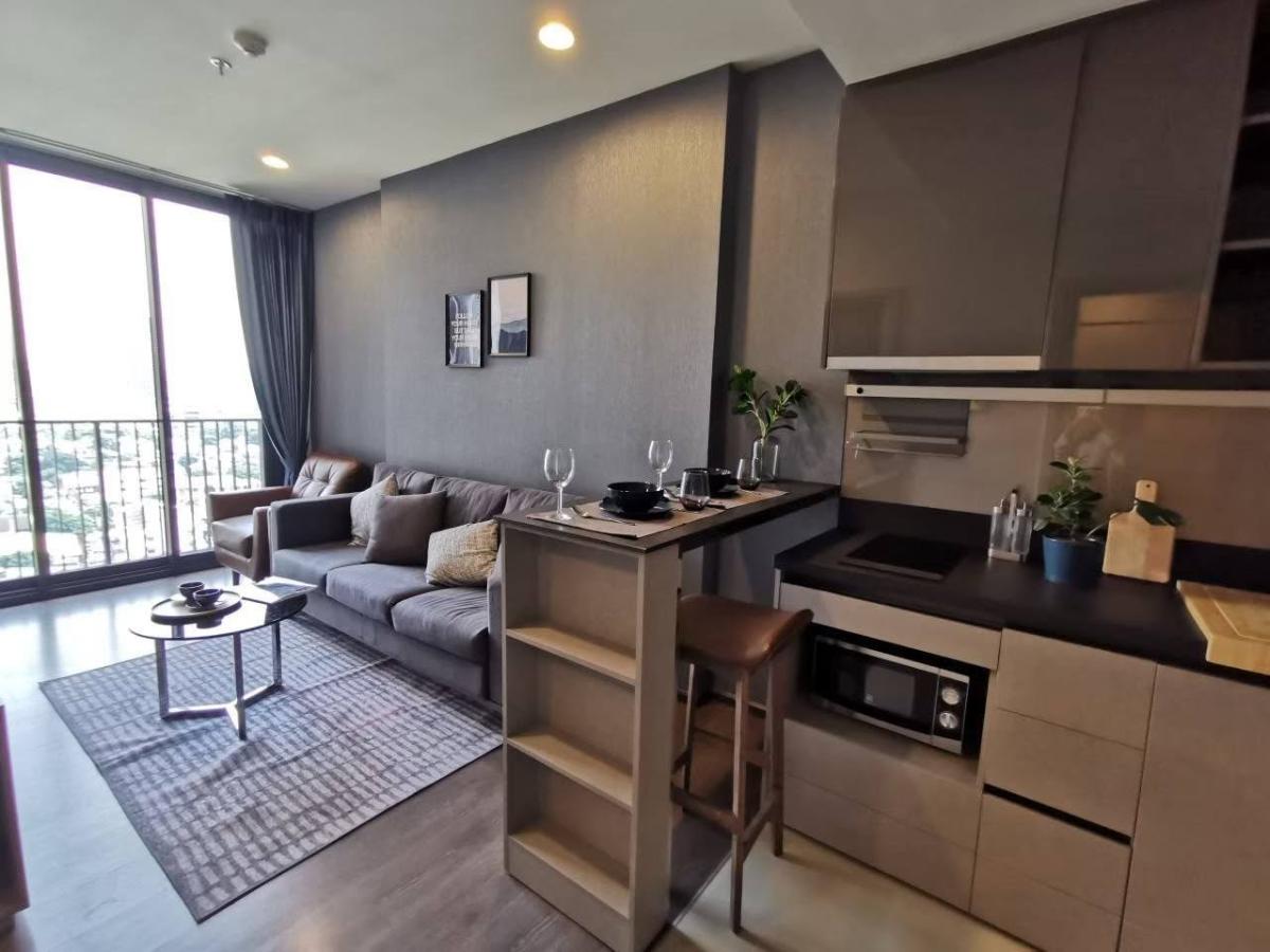  Condo at Oka Haus  ใกล้ตึกมาลีนนท์ช่องสาม มีรถตู้บริการส่งถึง BTS ทุกวัน