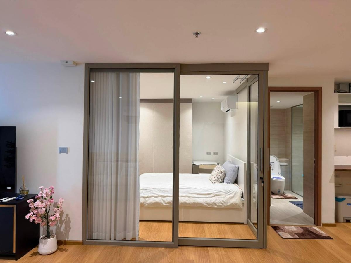 (Asoke Place)  ห้องนี้ 2 ห้องนอน 1 ห้องน้ำ  ห้องกว้าง 80 sqm. ชั้นที่ 27
