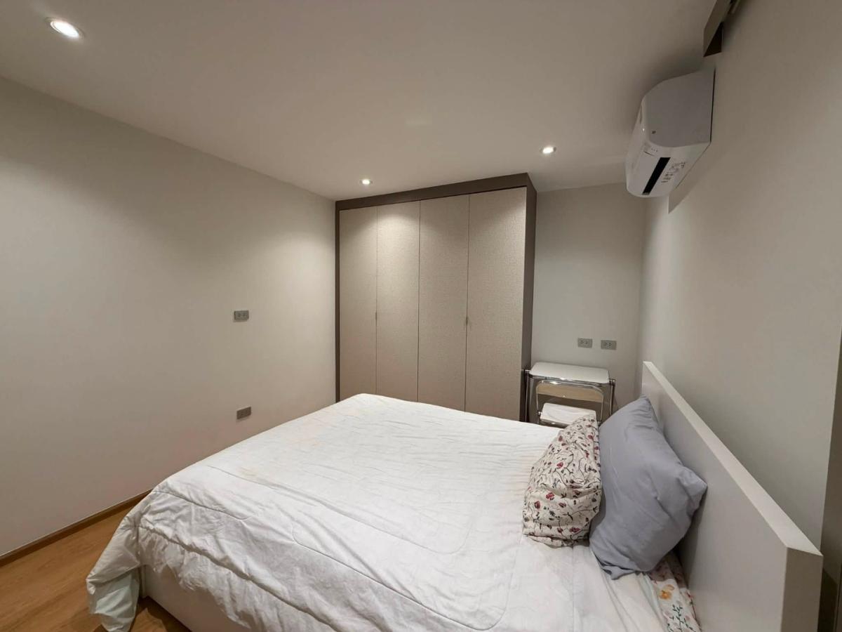 (Asoke Place)  ห้องนี้ 2 ห้องนอน 1 ห้องน้ำ  ห้องกว้าง 80 sqm. ชั้นที่ 27