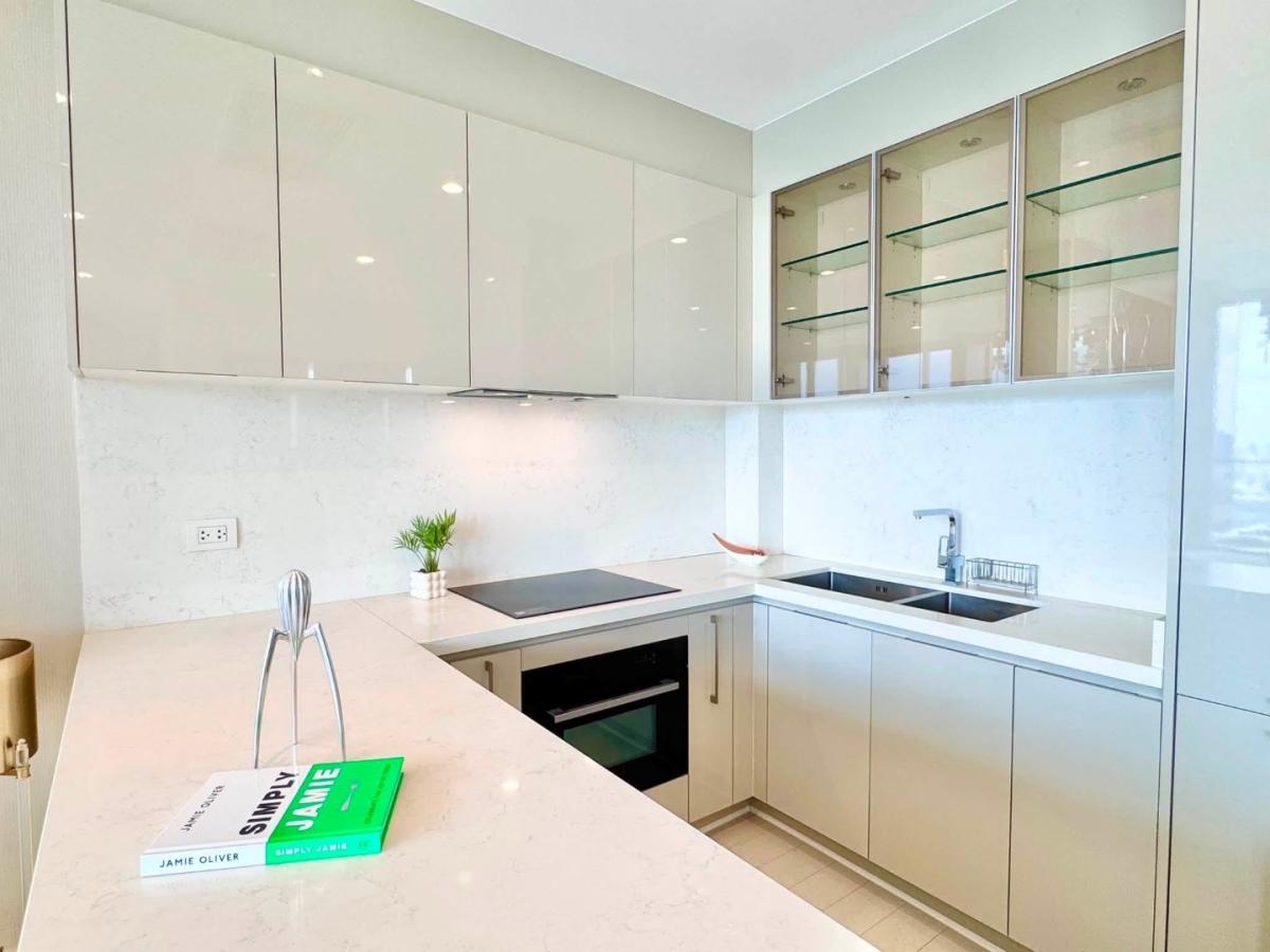 โนเบิลเพลินจิต* – ห้องนอน 2 ห้องสุดหรู วิวเมืองแบบไม่มีอะไรมาบดบัง! สภาพใหม่เอี่ยม (ไม่เคยให้เช่ามาก่อน!) ชั้นสูง ตกแต่งครบครัน พร้อมลิฟต์ส่วนตัว 2 ตัว ขึ้นลงห้องได้โดยตรง 💸 120,000 บาท/เดือน (ต่อรองได้)
