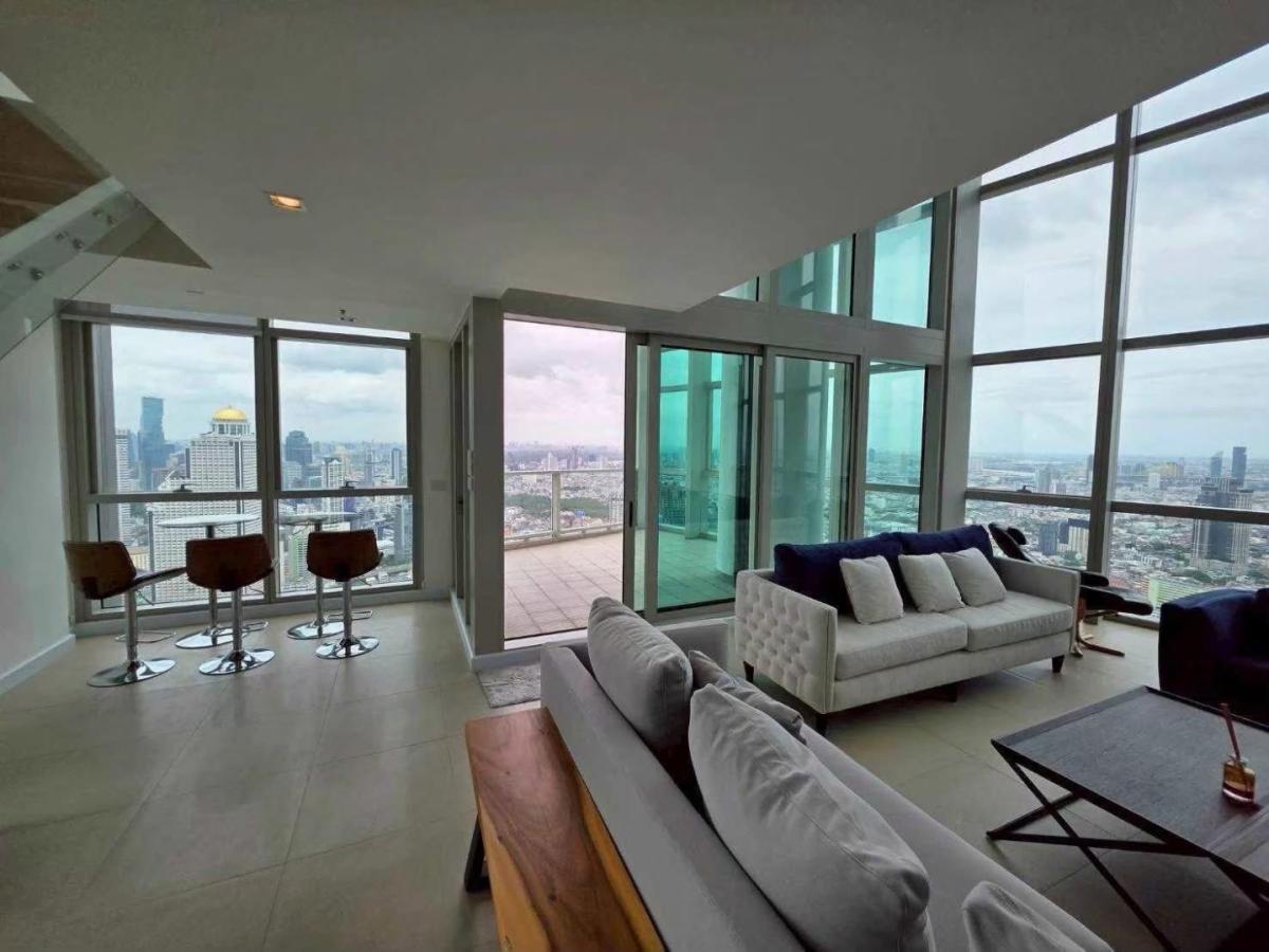 Luxury Duplex Penthouse for Rent | The River Condominium ✨ สัมผัสการใช้ชีวิตเหนือระดับกับ Duplex Penthouse สุดหรูบนชั้น 67–68 ของ The River Condominium หนึ่งในคอนโดริมแม่น้ำเจ้าพระยาที่เป็นไอคอนของกรุงเทพฯ