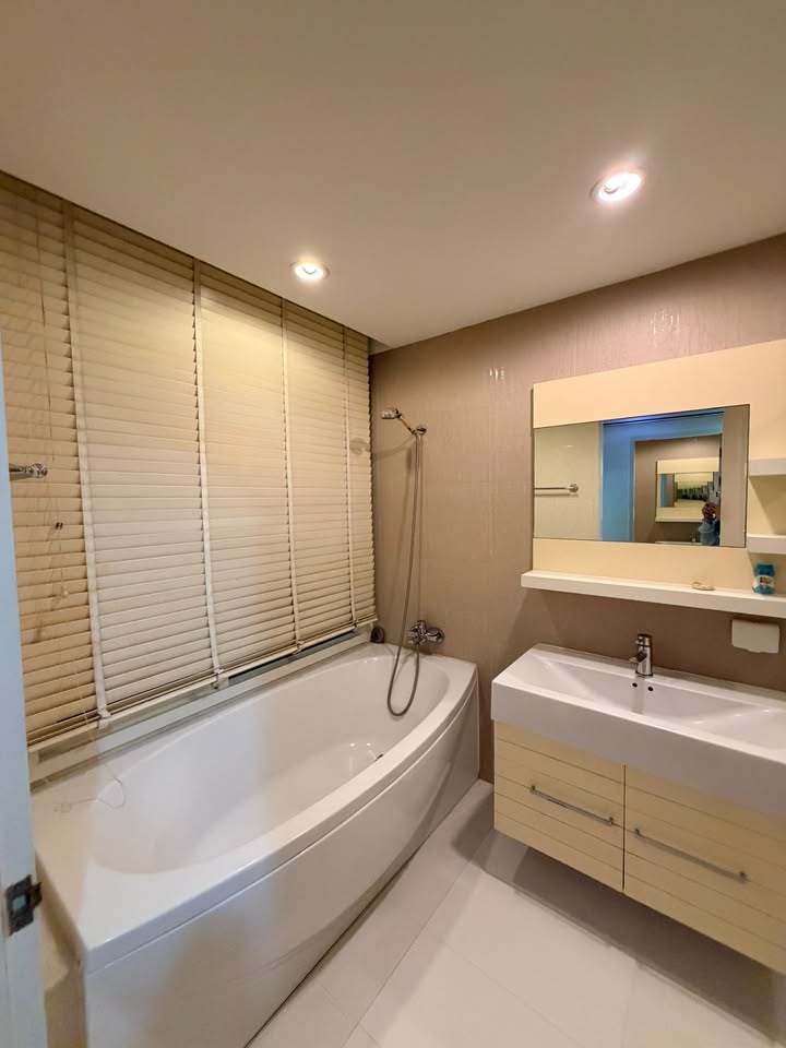 ขายด่วน! คอนโดบ้านสิริ 31 (Baan Siri 31) ราคา 5.65 ล้านบาท  • 1 ห้องนอน | 57 ตร.ม.