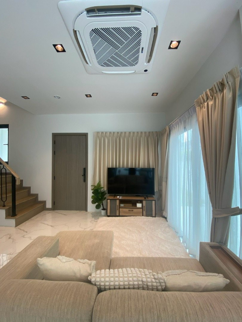 🏡 ให้เช่า | ทาวน์โฮมหรู 4 ชั้น ✨ บ้านทาวน์โฮมหรู 4 ชั้นจำเป็นต้องมีพร้อมห้องนอนถึง 5 ห้องขนาดใหญ่สำหรับครอบครัวหรือลูกค้าจำนวนมาก