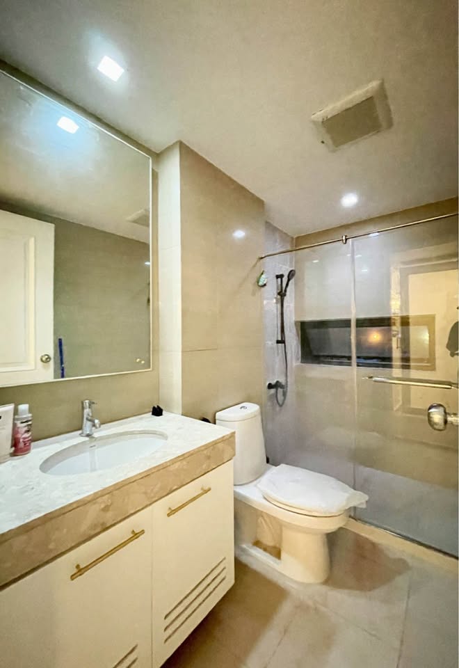 ให้เช่า Noble Ambience Sarasin คอนโด 1 ห้องนอน วิวสวนลุม ใกล้ BTS ราชดำริ