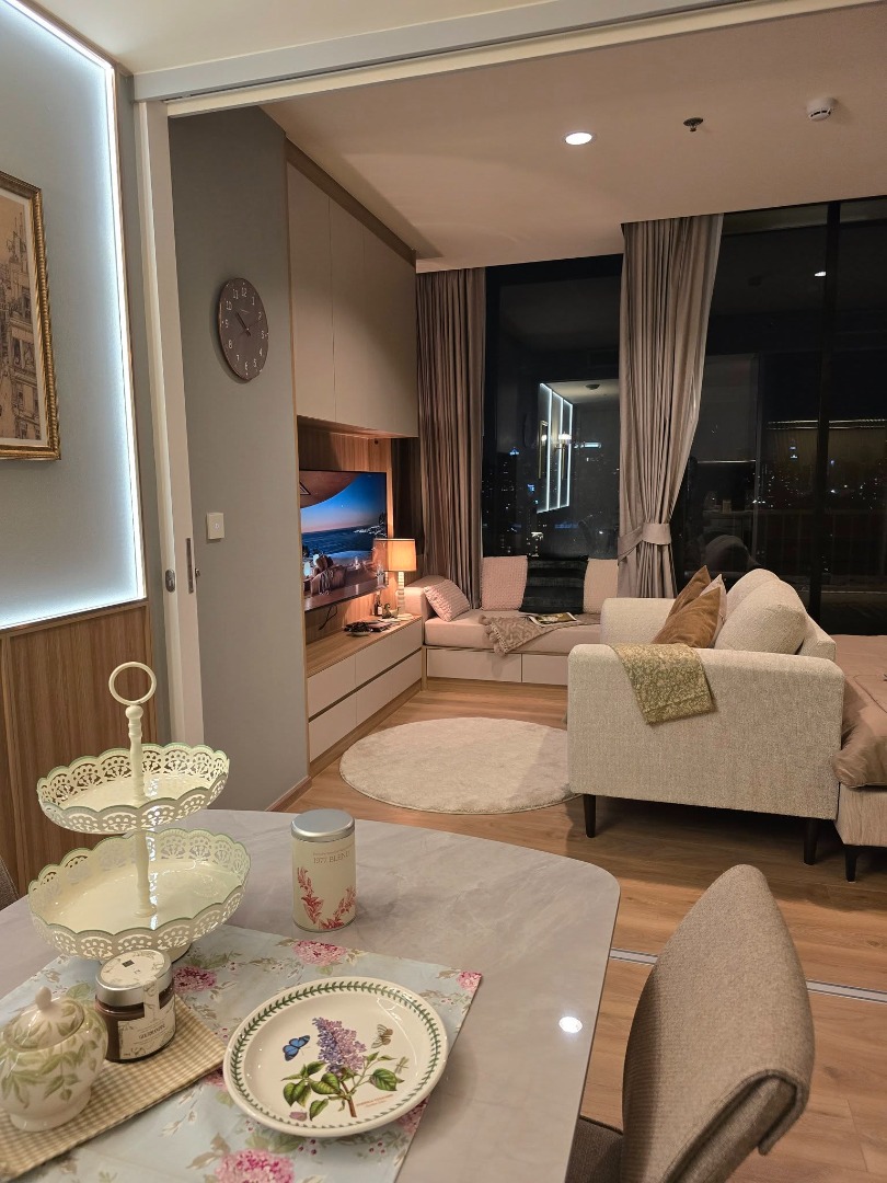 ให้เช่า Noble Form Thonglor  1 Bed High Ceiling with Daybed สไตล์ Cozy & Homey 