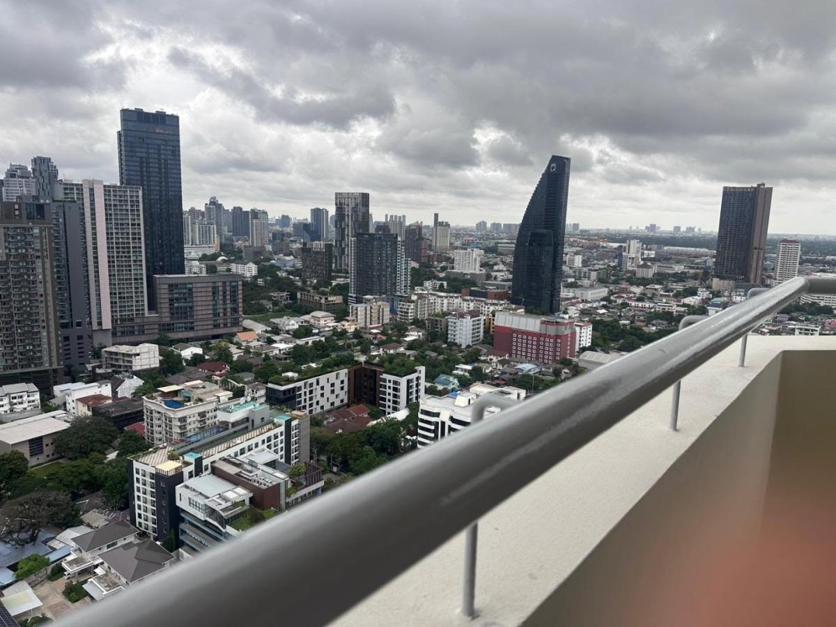 ให้เช่าคอนโดขนาดกว้างขวาง 3 ห้องนอน – โครงการ Waterford Diamond Tower สุขุมวิท 30/1 กรุงเทพฯ พื้นที่ใช้สอย 146 ตร.ม. | 3 ห้องนอน, 3 ห้องน้ำ, 3 ระเบียง พร้อมวิวเมืองแบบเปิดโล่ง