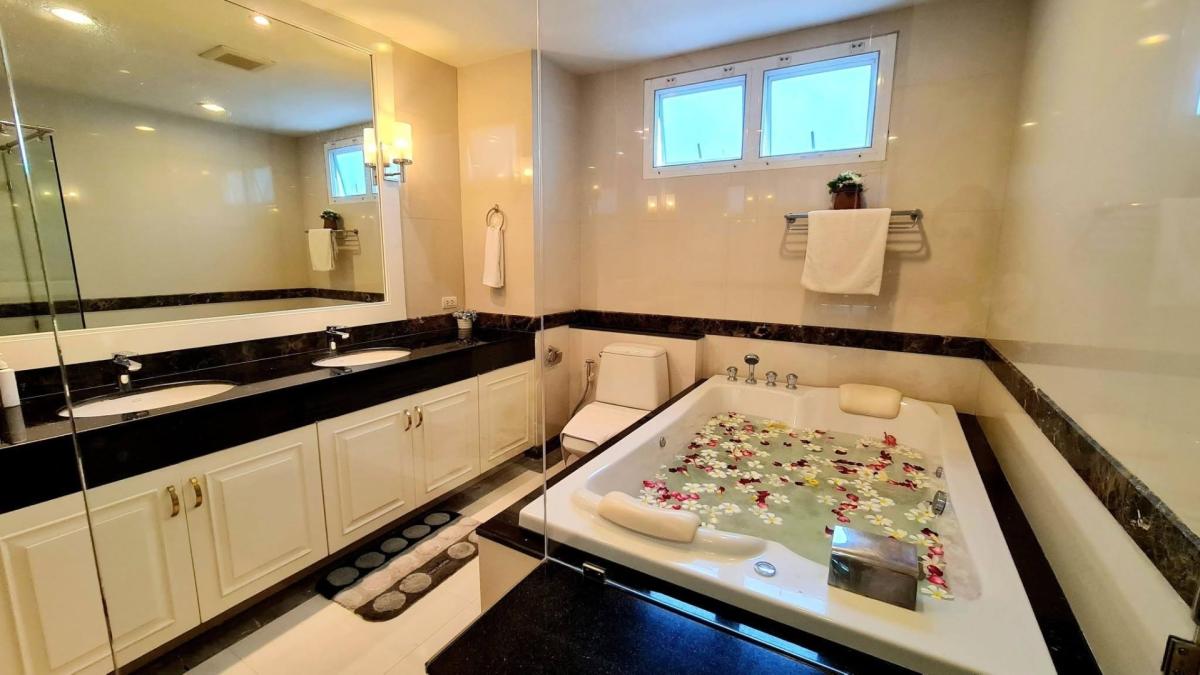 ให้เช่า ยูนิต 2221 เพนต์เฮาส์แบบดูเพล็กซ์ (Duplex Penthouse)
