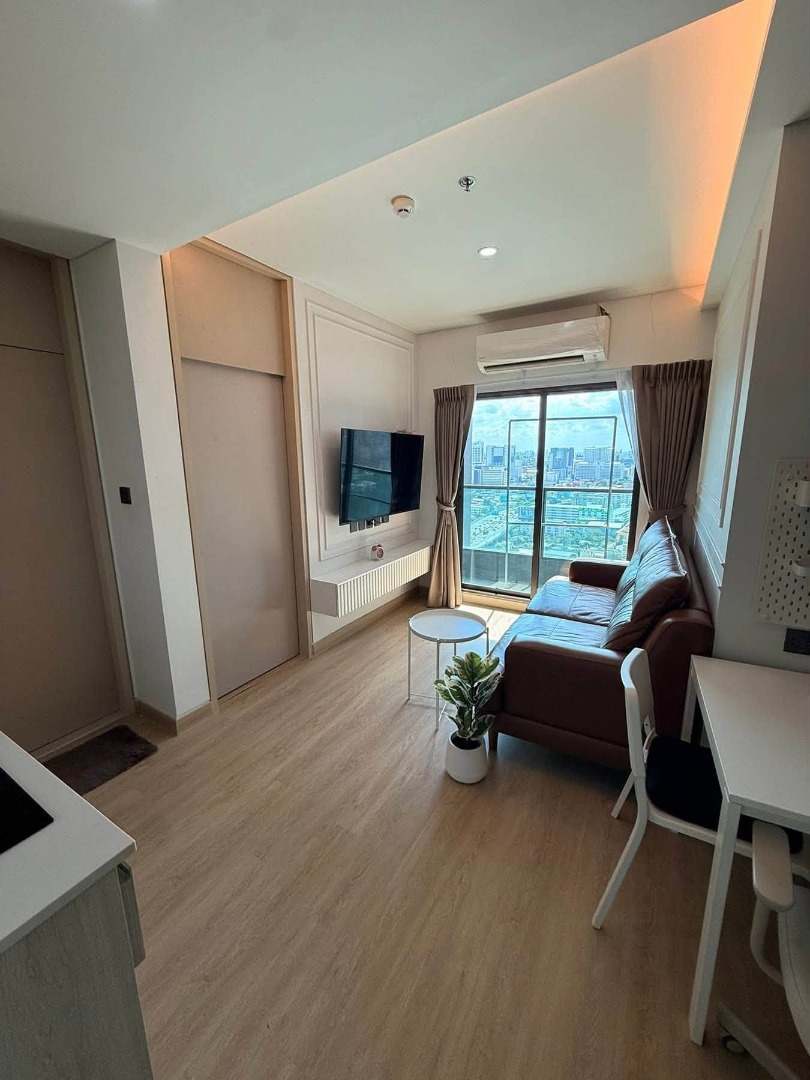 ลุมพินีสวีท-ดินแดง  New room ห้องใหม่ ห้องสไตส์ มินิมอล พร้อมเข้าอยู่ได้เลย