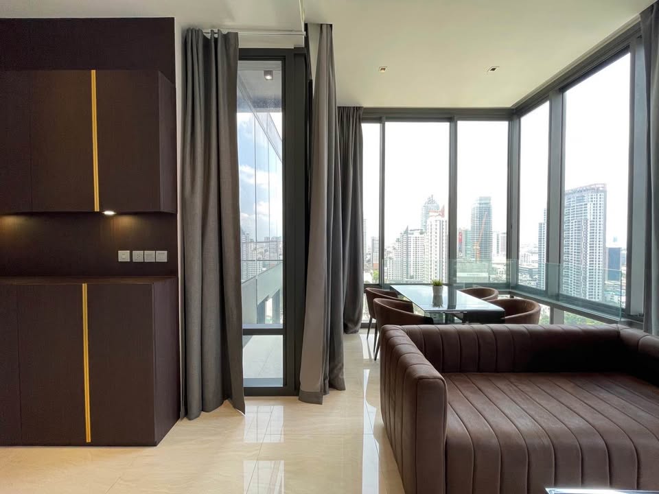 Rent Ashton Silom 186/187