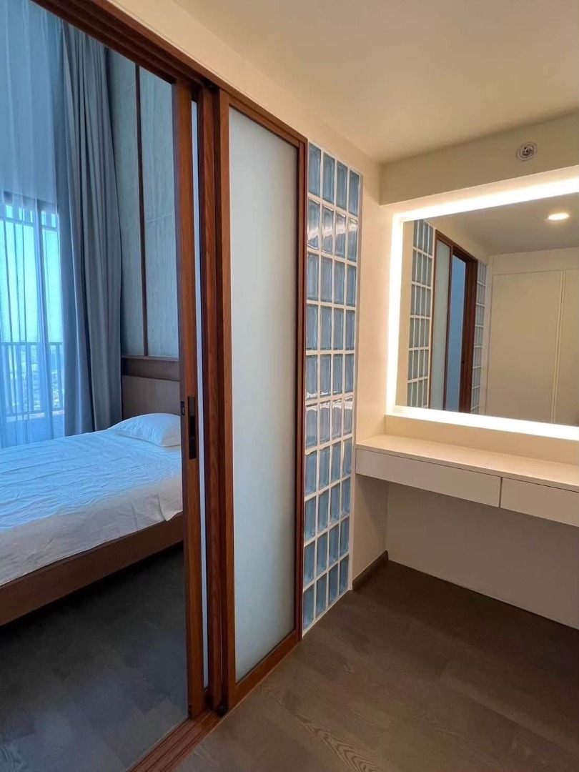 ขาย คอนโด พาร์ค ออริจิ้น จุฬา-สามย่าน ห้องแต่งสวยโดย Interior Designer ในสไตล์ Mid-Century Modern พร้อมเข้าอยู่