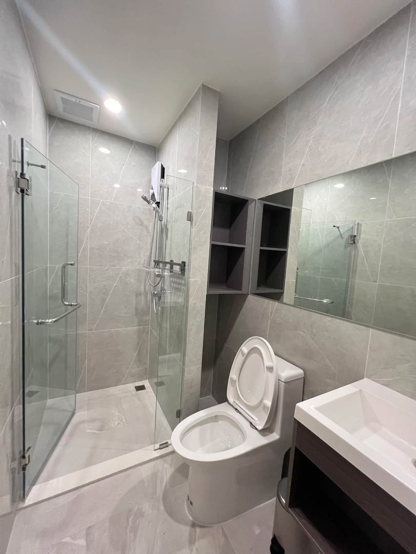 ปล่อยเช่า Nue District R9 (Rama 9) เฟอร์นิเจอร์และเครื่องใช้ไฟฟ้าครบ สัญญา 1 ปี - 21,000 บาท/เดือน