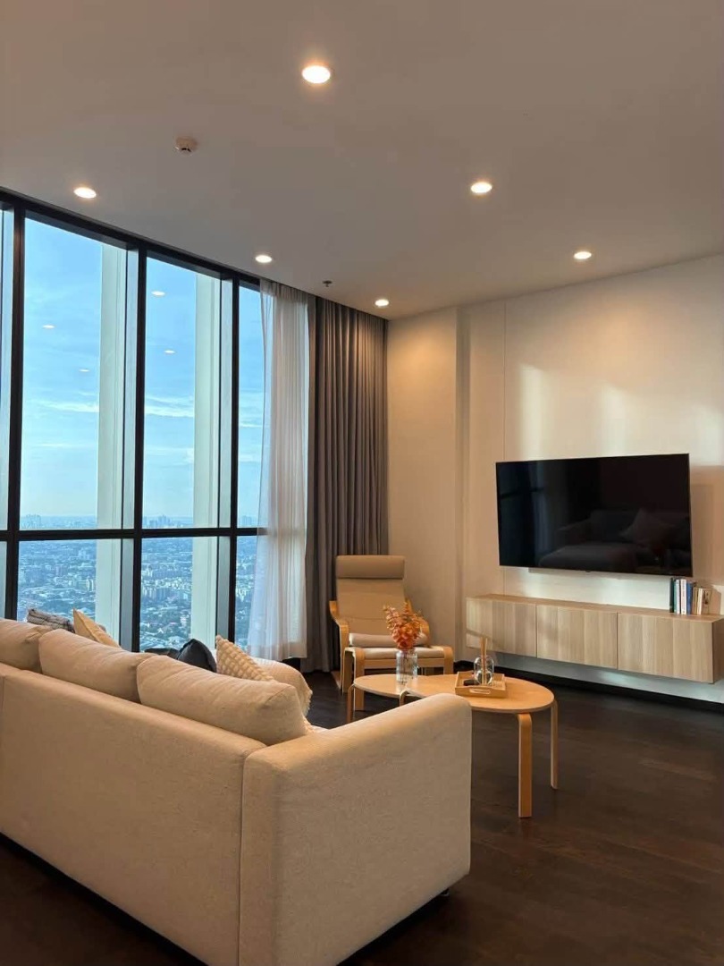 ปล่อยเช่า Whizdom Essence Penthouse 4 ห้องนอน 202 ตรม. ชั้น 48