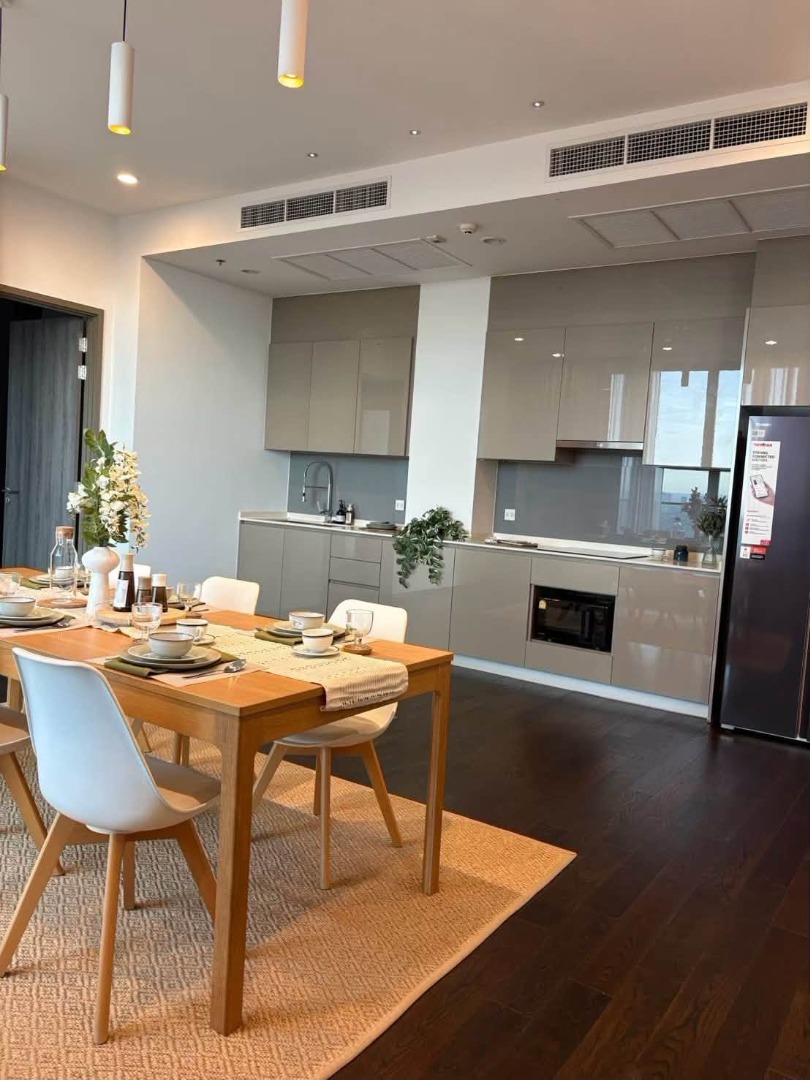 ปล่อยเช่า Whizdom Essence Penthouse 4 ห้องนอน 202 ตรม. ชั้น 48